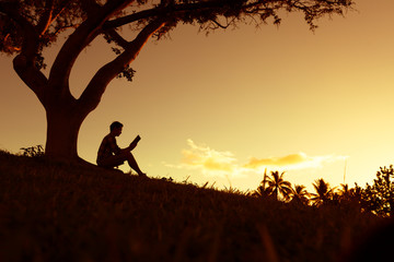 乒乓球世界冠军马龙现在怎么样了？